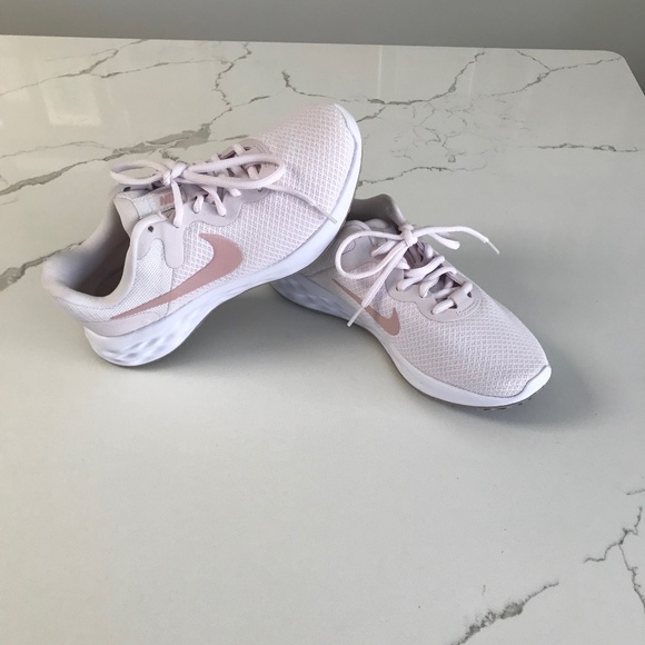 Nike Women’s Revolution 6 Next Nature Pink Running Shoes size US 6.5 Mint - Picture 1 of 11